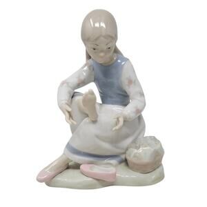NAO Lladro Girl Sitting with Shoe Off Porcelain Figurine 8" Pastel Glaze